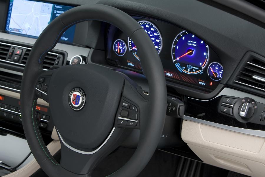 Панель приборов Alpina D5 Bi-Turbo Limousine 2011 года  (UK) (фото 10 из 19)
